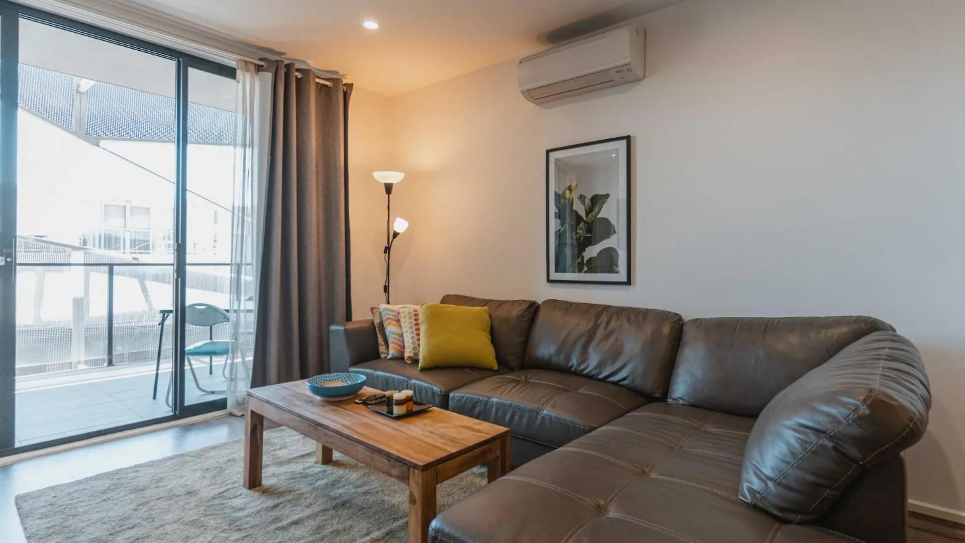 Lonsdale St 1-Bed Unit With Study Area And Parking Apartment Canberra