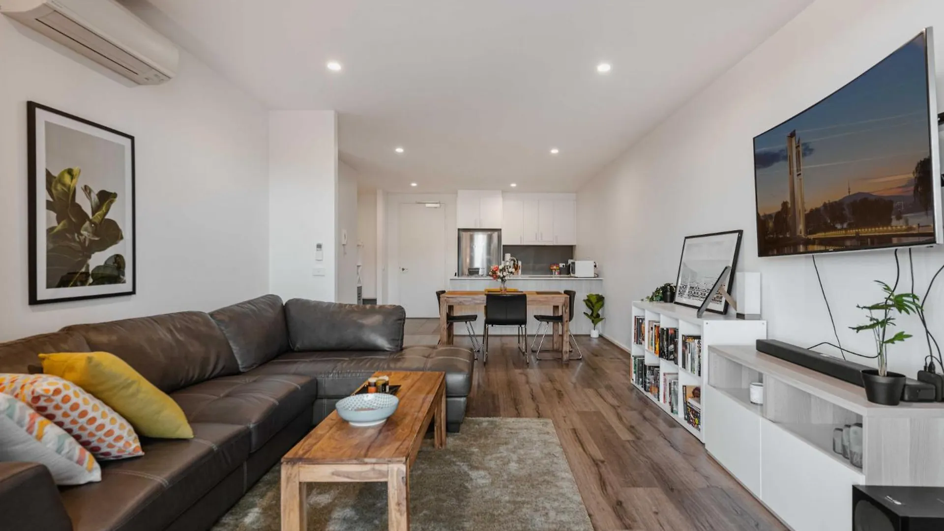 Lonsdale St 1-Bed Unit With Study Area And Parking Apartment Canberra