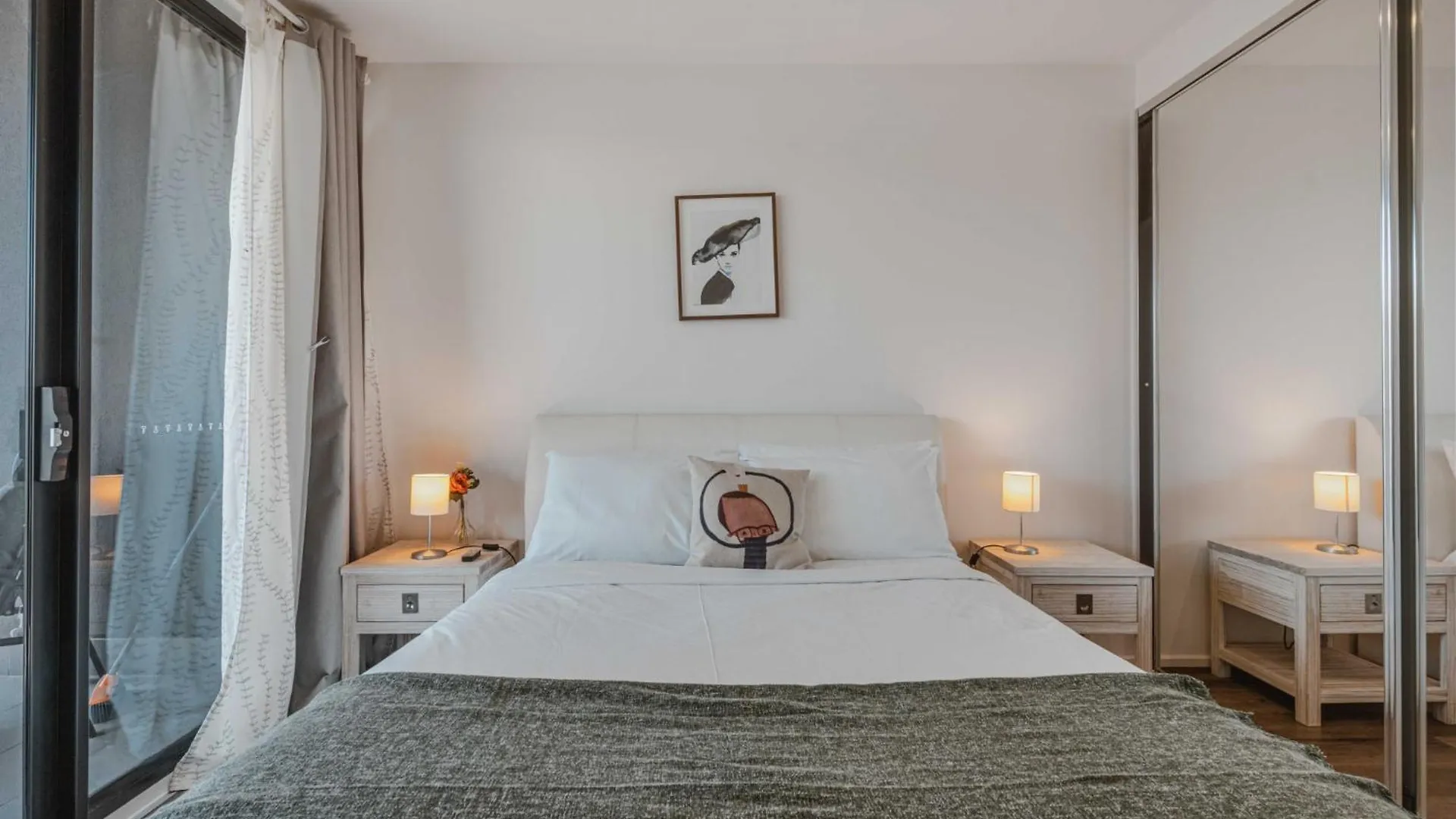 Lonsdale St 1-Bed Unit With Study Area And Parking Apartment Canberra Australia